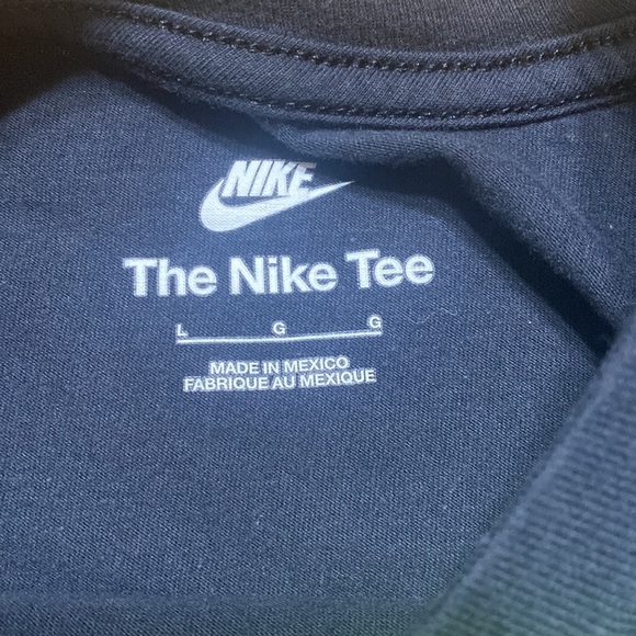 NWOT Men’s Large Nike Tee - Picture 3 of 3